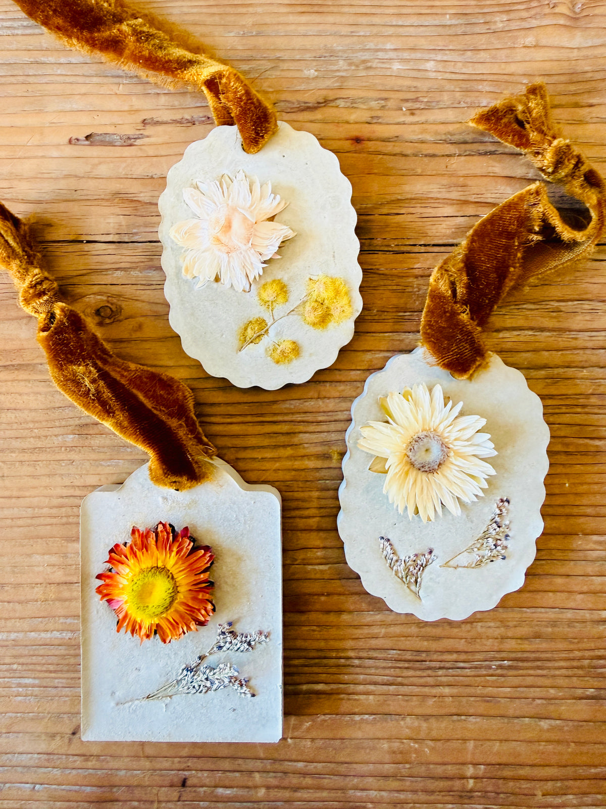 Concrete Dried Flower Ornament with Velvet Ribbon
