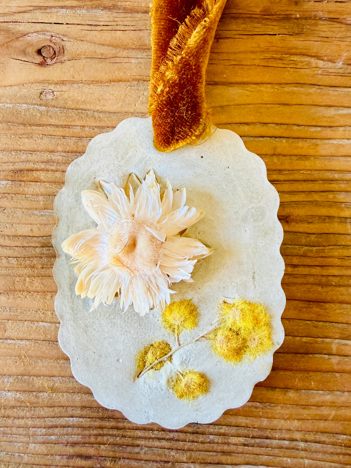 Concrete Dried Flower Ornament with Velvet Ribbon